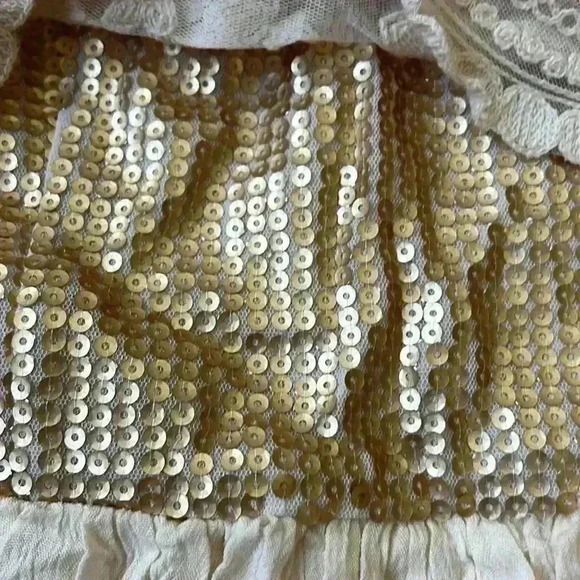 ✨🆕HOLLISTER✨🆕 | Cream lace with gold sequin and dress - Picture 7 of 11